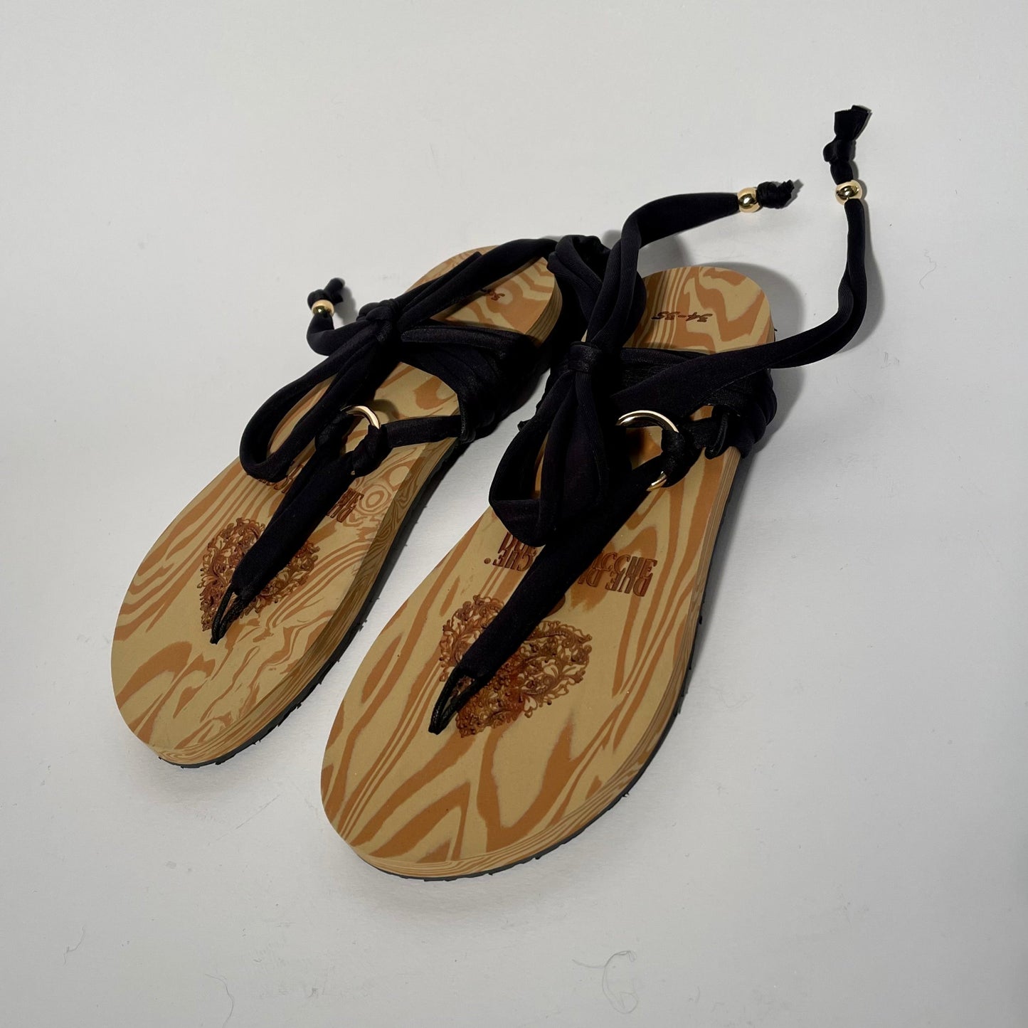 Sandalo con lacci neri