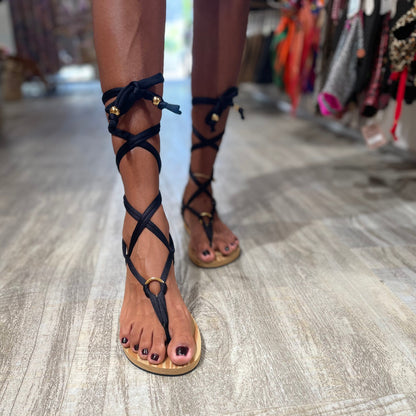 Sandalo con lacci neri